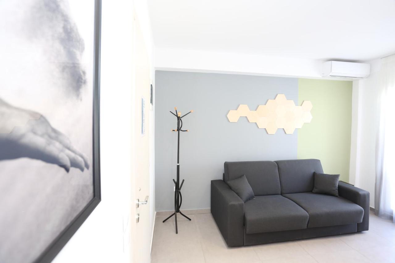 Downtown Seaside Suites Salonicco Esterno foto